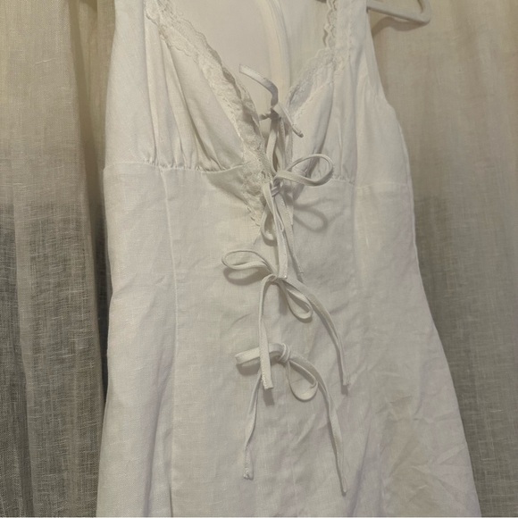 Reformation reia linen white dress with lace and bow detail size 2 - Picture 13 of 16